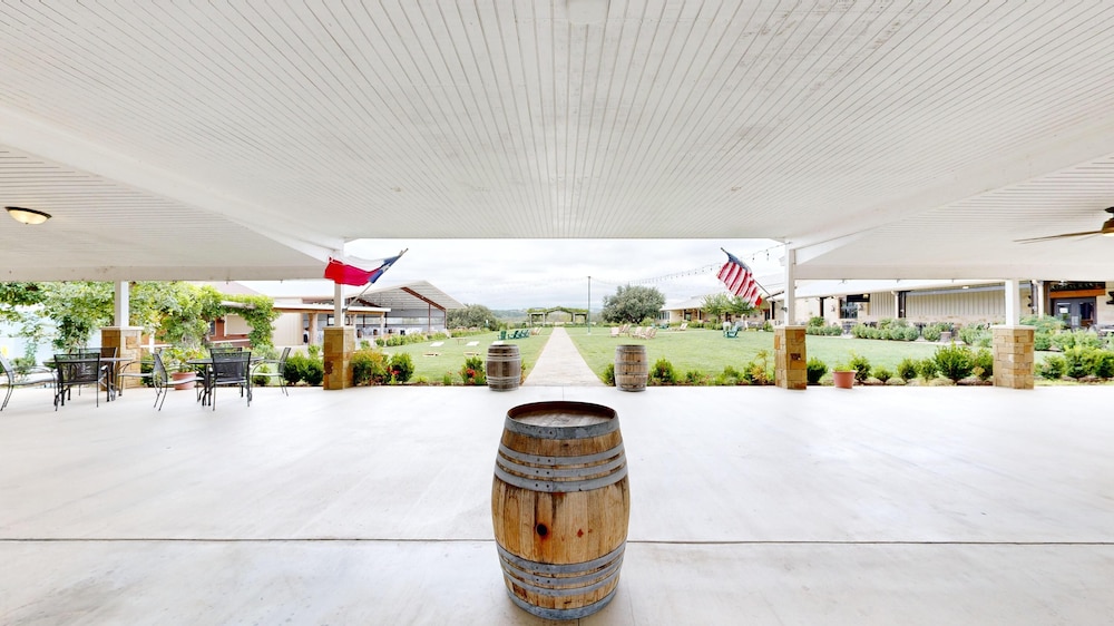 Carter Creek Winery Resort & Spa 30/39