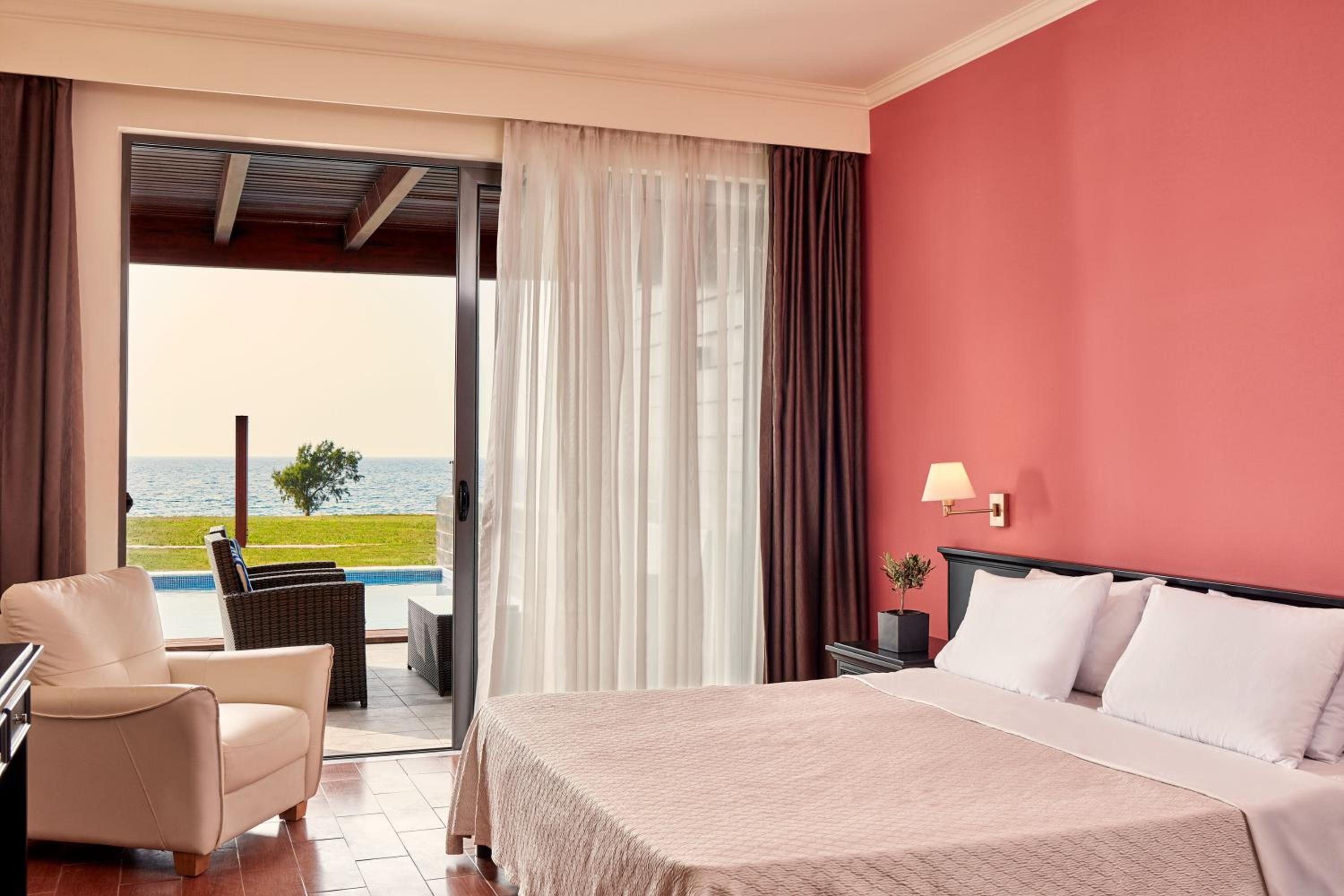 جناح جونيور مع أريكة بمسبح خاص، All Senses Nautica Blue Exclusive Resort and Spa By Anayia All Inclusive Resorts 3/10