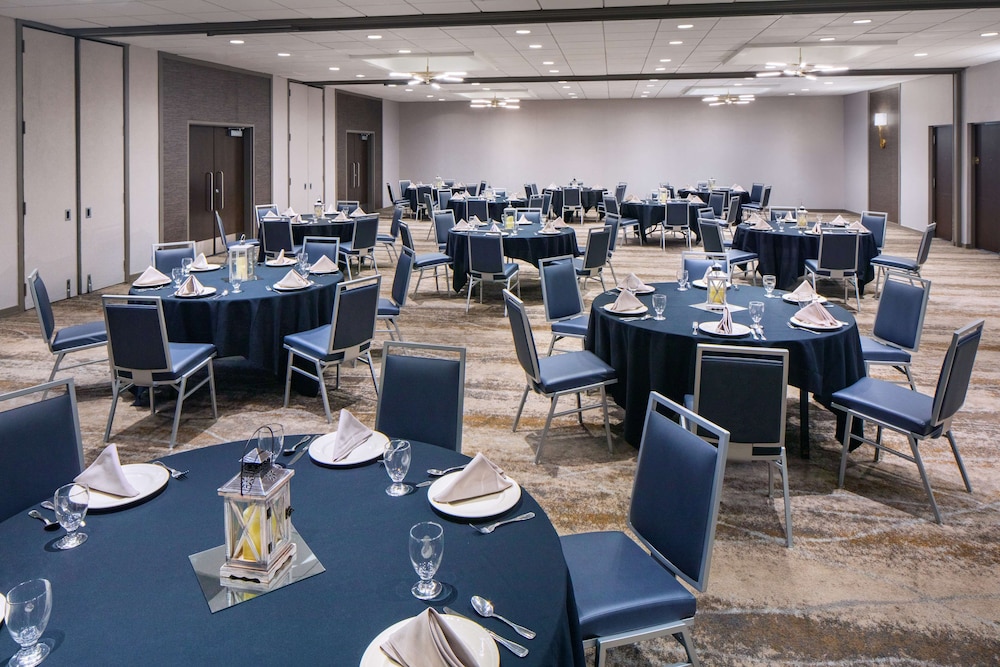 DoubleTree by Hilton Ann Arbor North (ex Holiday Inn Ann Arbor-Near The Univ. Of Mi) 46/49