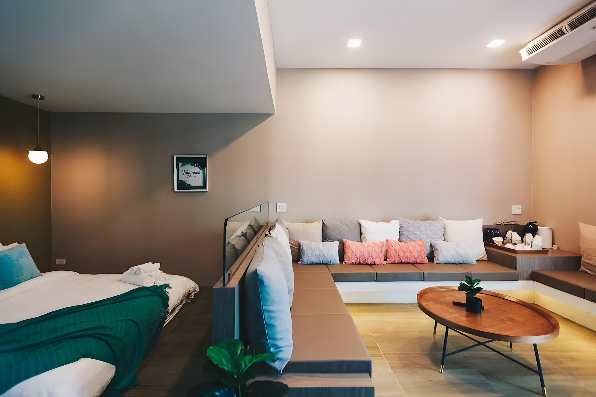 2 Bedrooms, Studio, Suite