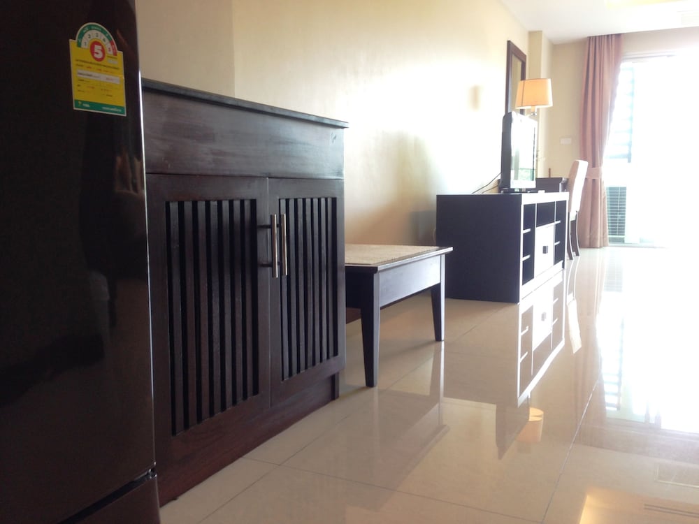 August Suites 33/69