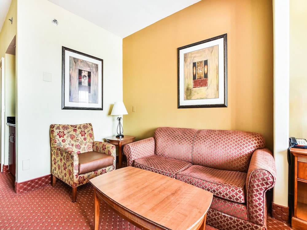 Oyo Townhouse Oklahoma City Airport 48/77