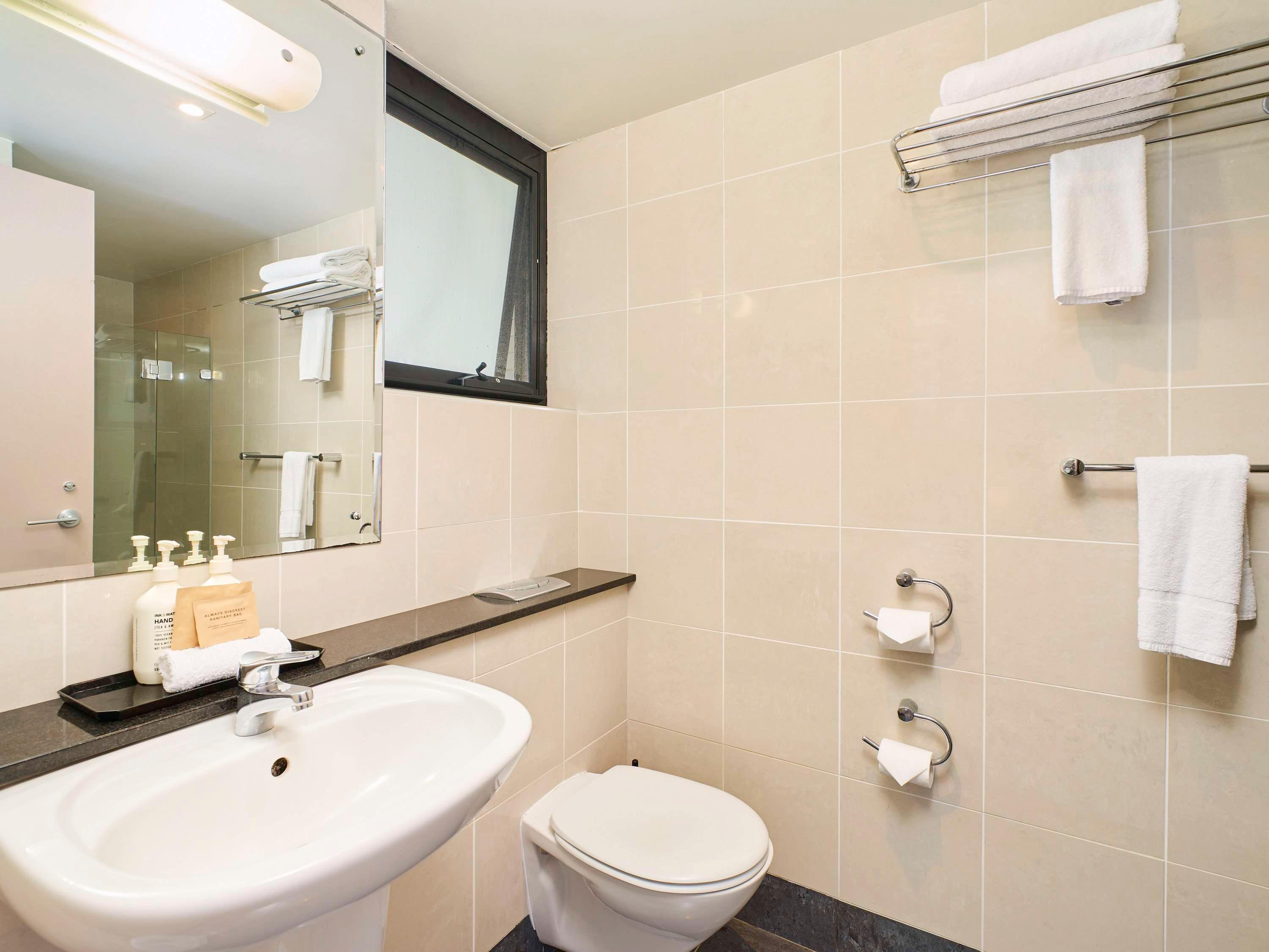 غرفة بسرير كينج بإطلالة على البحر، Ibis Styles Port Macquarie 8/9