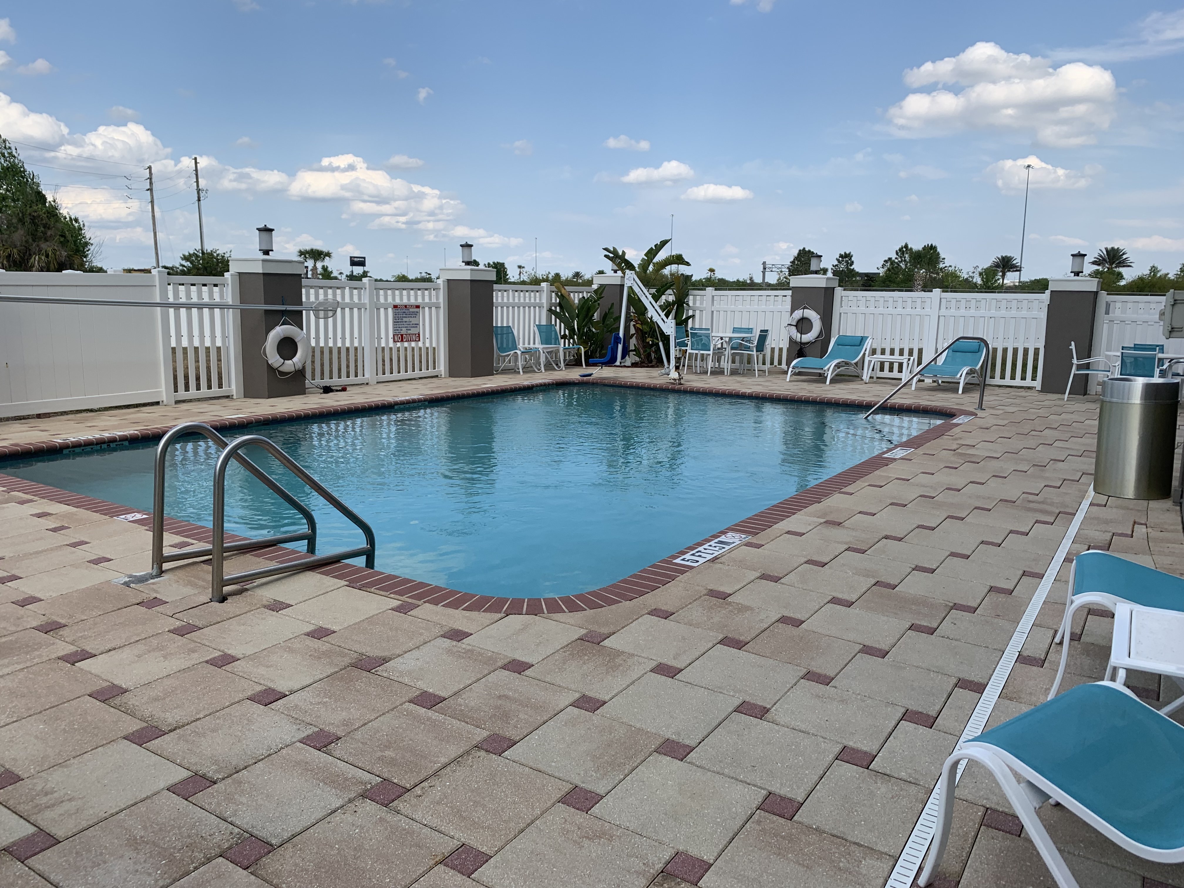 Holiday Inn Express Orlando South Davenport 66/70