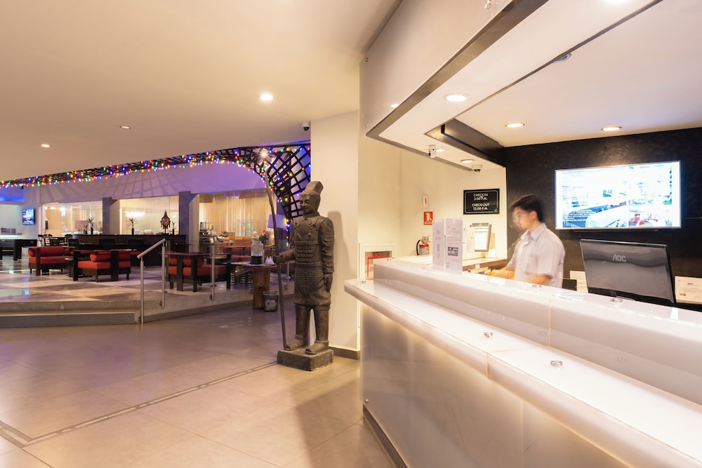 Riande Aeropuerto Hotel & Casino 10/69