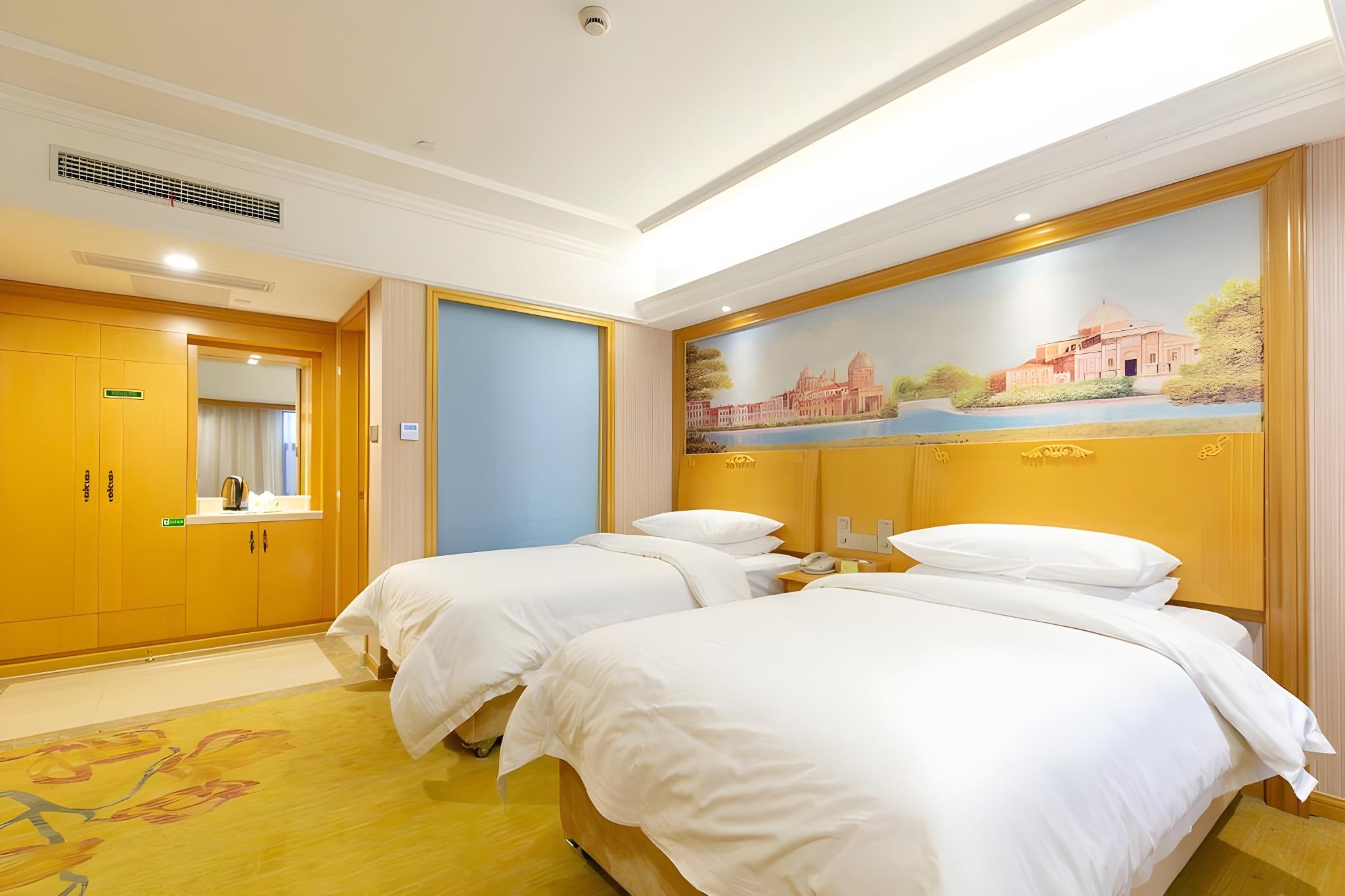 Standard, Twin Beds, No Window