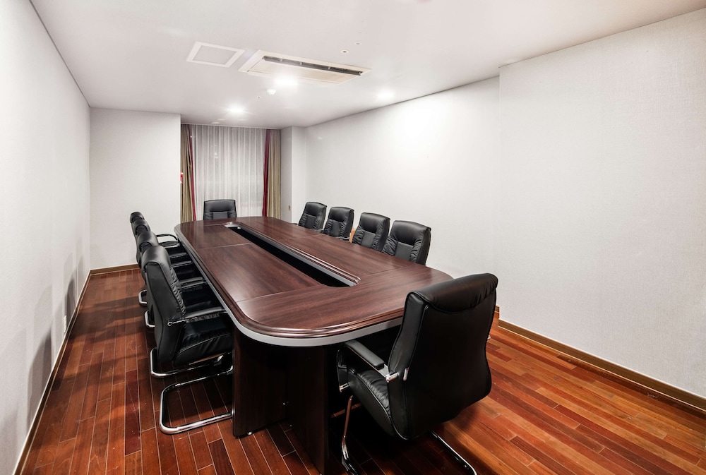 Ramada Hotel & Suites by Wyndham Seoul Namdaemun 51/61