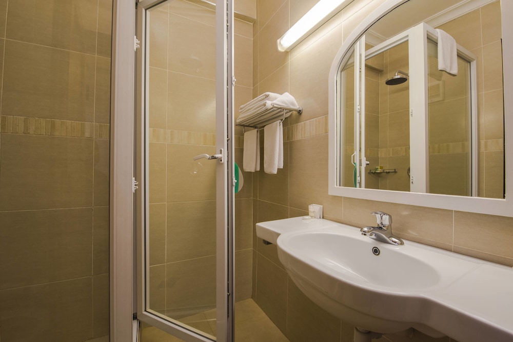 Protea Hotel by Marriott Dar es Salaam Courtyard 14/49