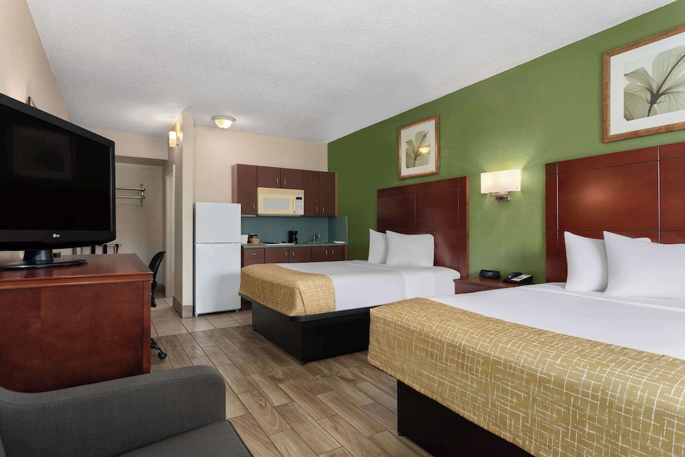 Efficiency, 2 Queen Beds