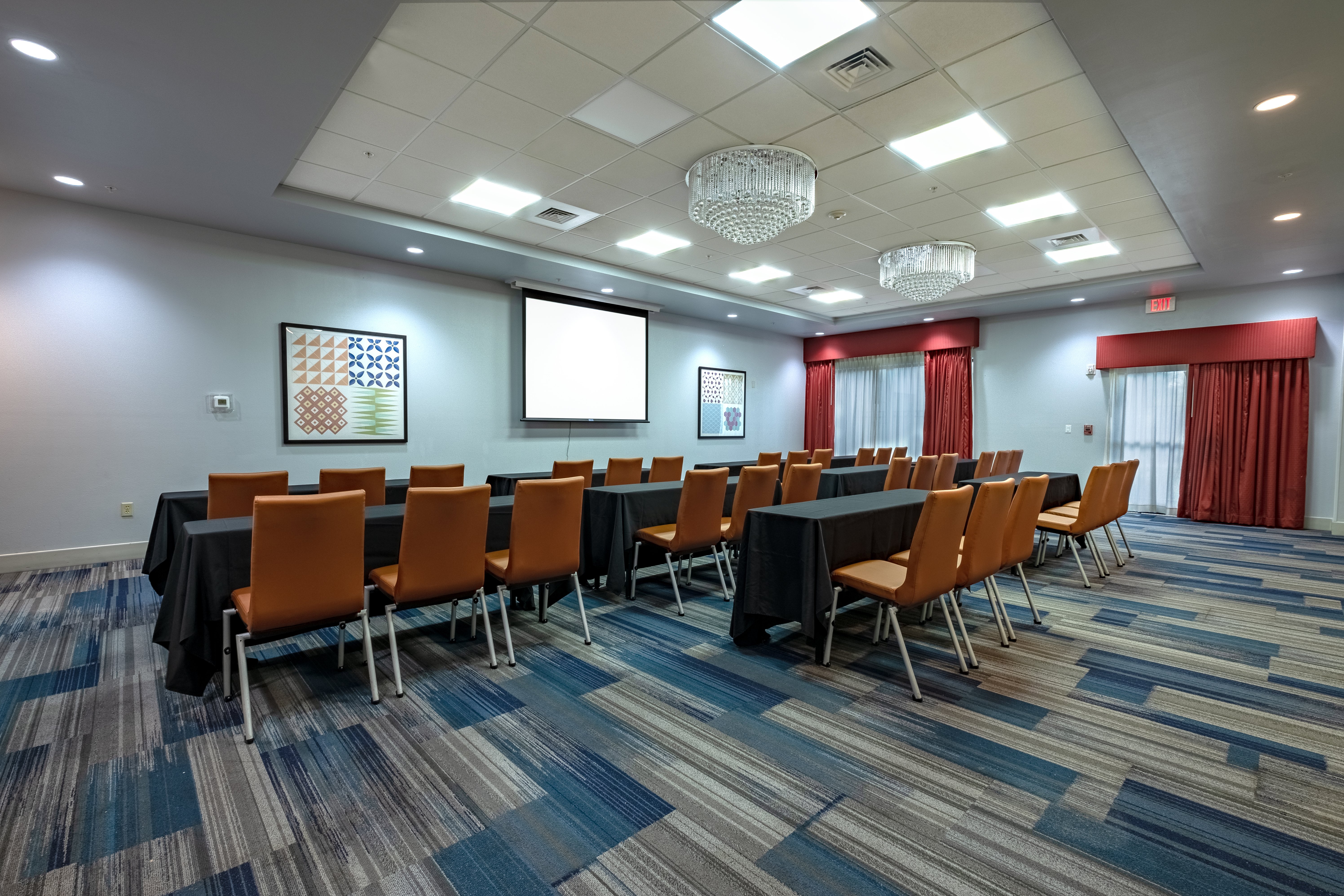 Holiday Inn Express and Suites Orlando - International Drive 66/79