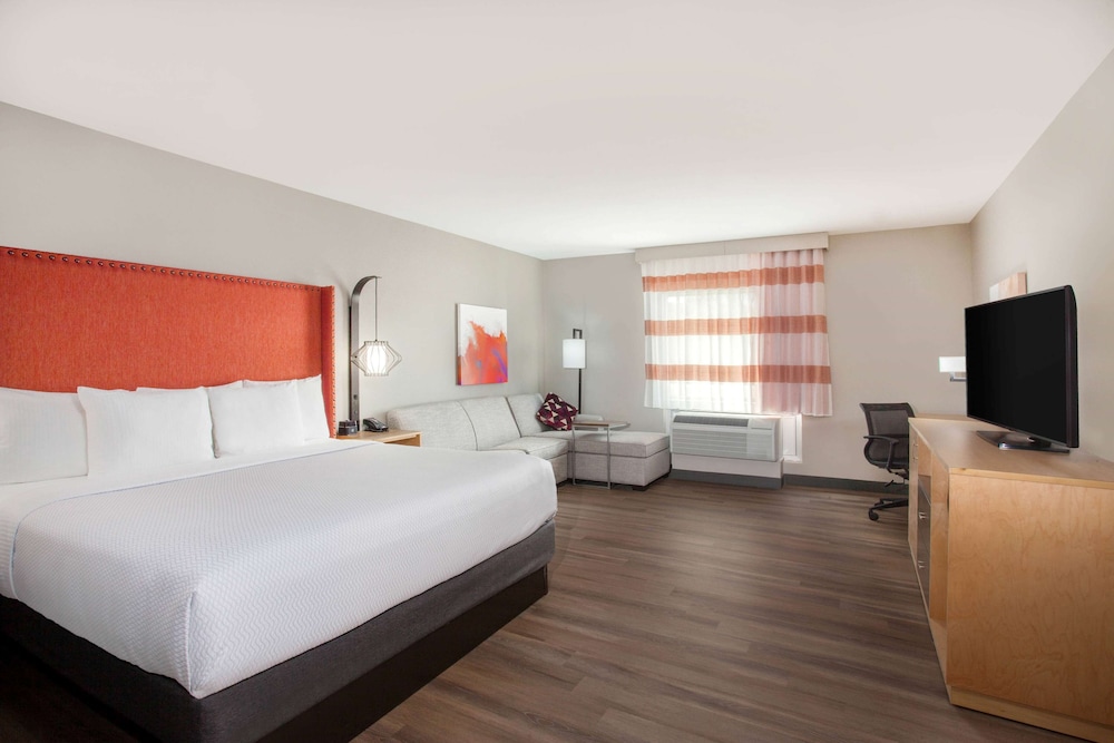 La Quinta Inn & Suites by Wyndham Madera 14/28