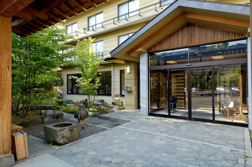 Shibu Hotel 8/66