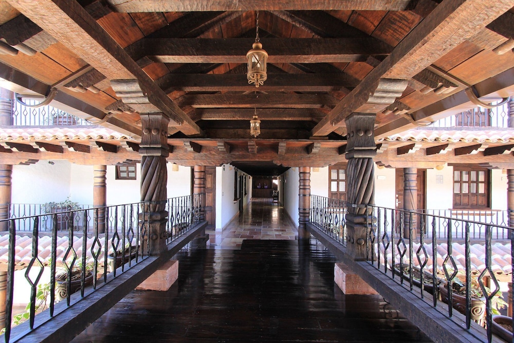 Plaza San Cristobal Inn 25/50
