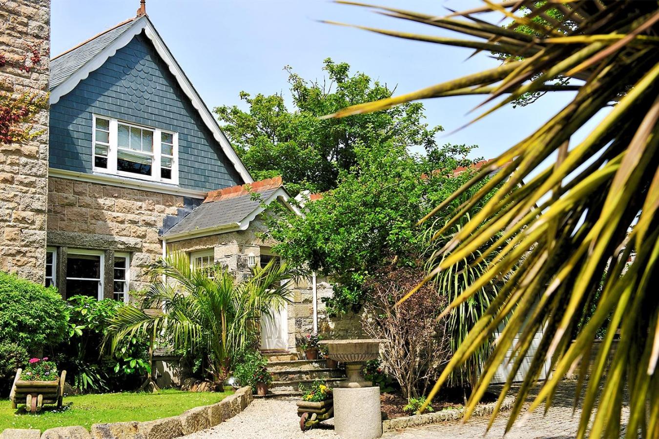2 Bedrooms, House