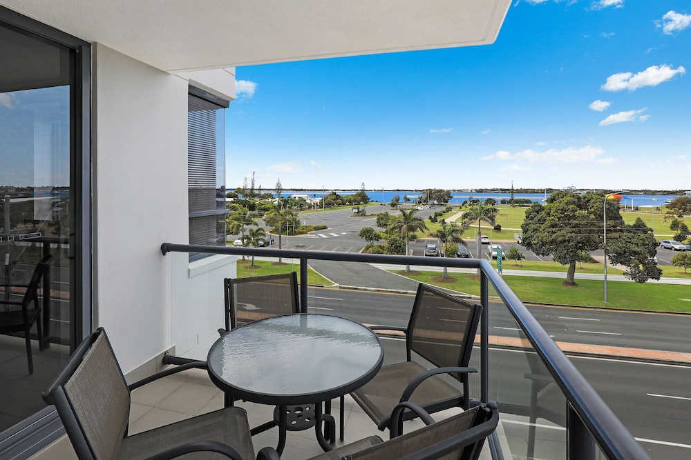 Aqualine Apartments 37/74