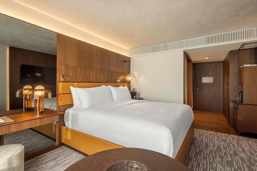 Fairmont Gold, Deluxe, King Bed