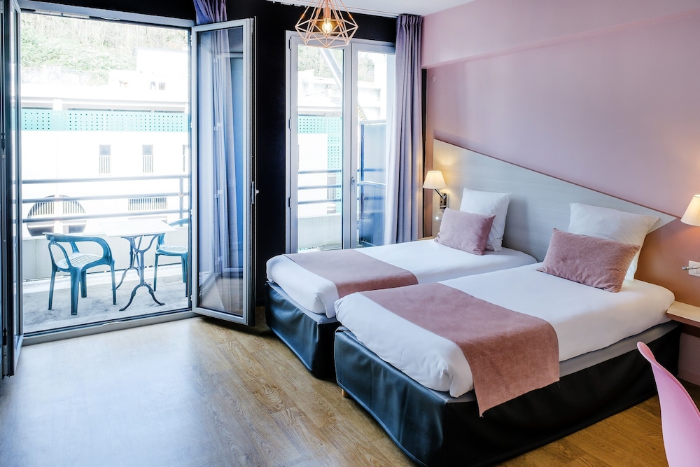 ROOM, TWIN BEDS, BALCONY