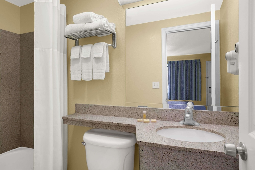 Days Inn By Wyndham Middletown 9/21