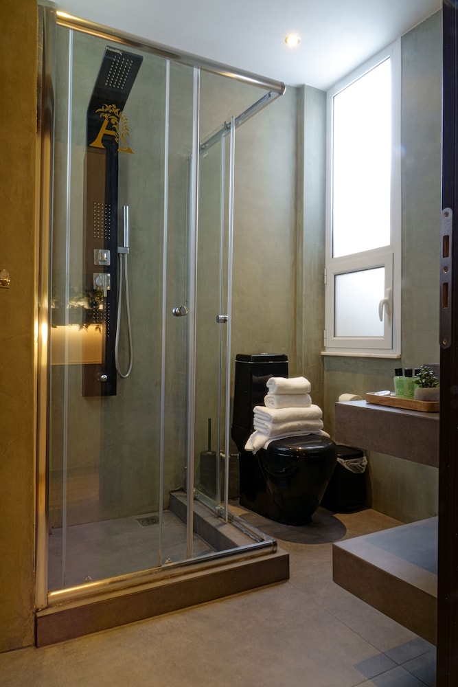 Athens Version Luxury Suites 68/70