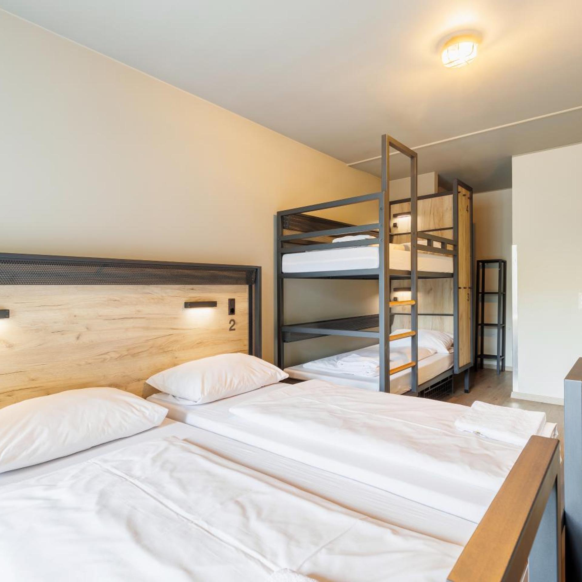Room, Quadruple, Single Bed