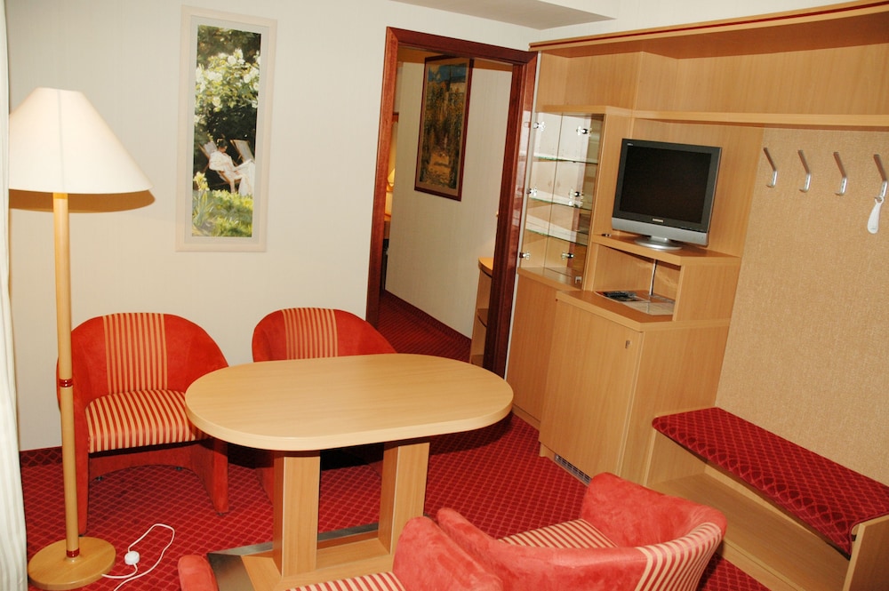 Benczur Hotel 37/42