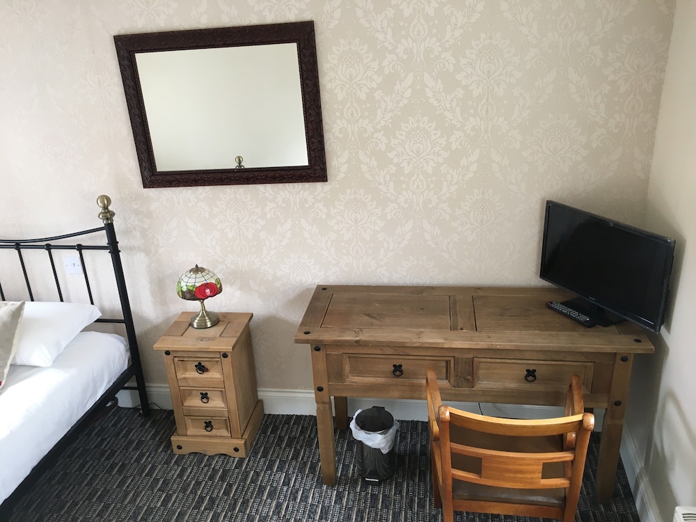 The Hollies Inn 24/29