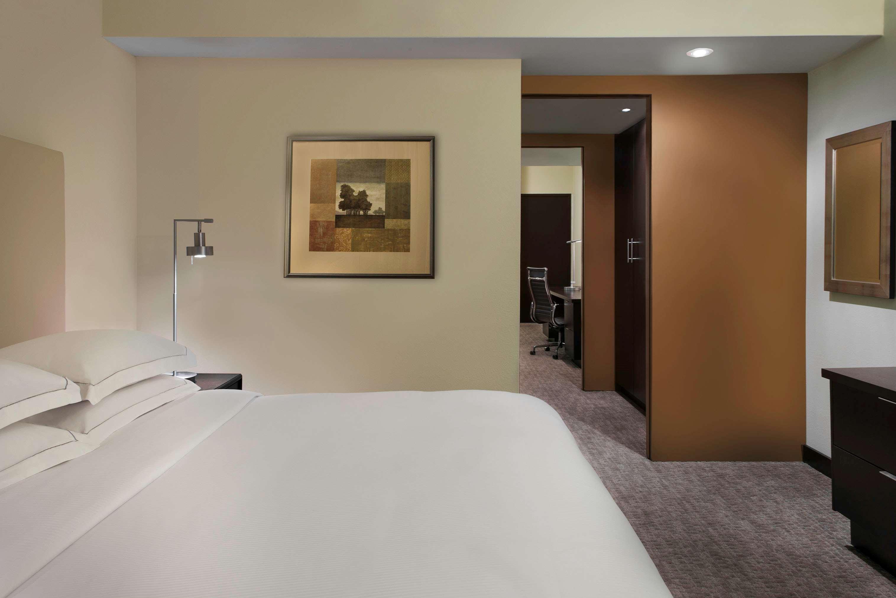 2 Bedrooms, Suite, 1 King or 2 Double Beds