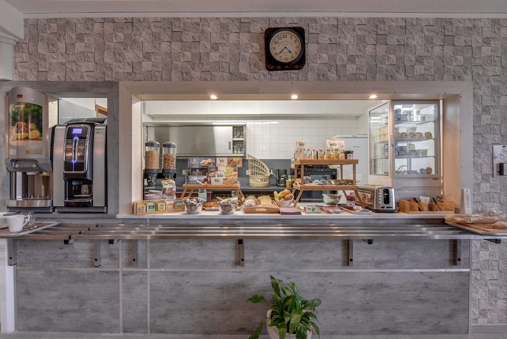 Brit Hotel Confort Thouars 35/48
