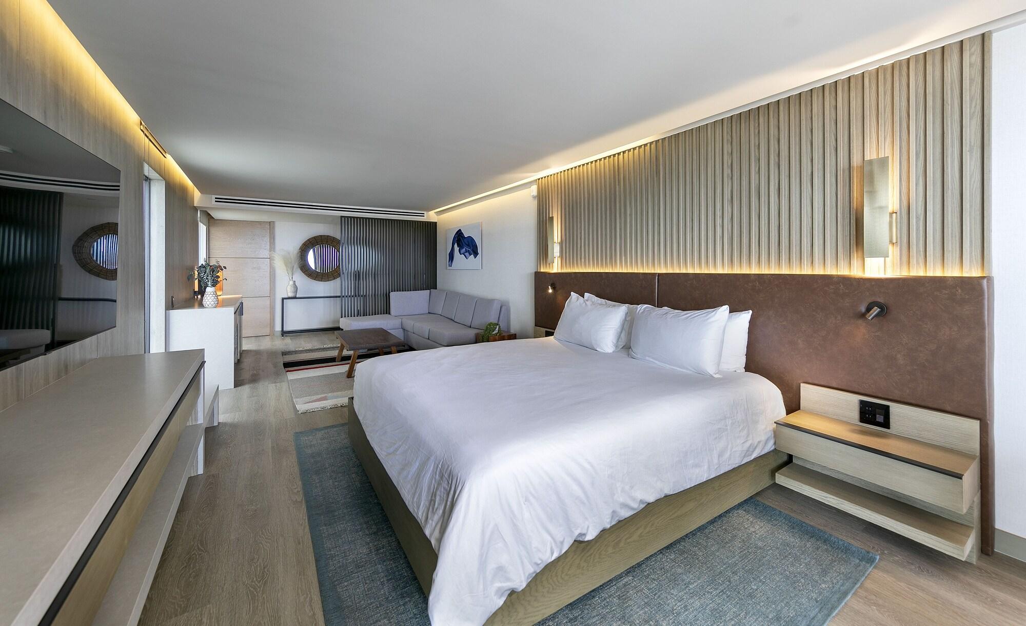 Renovated, Vip, Shores, Suite, Corner