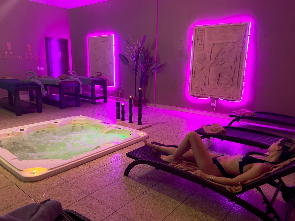 swimming pool spa