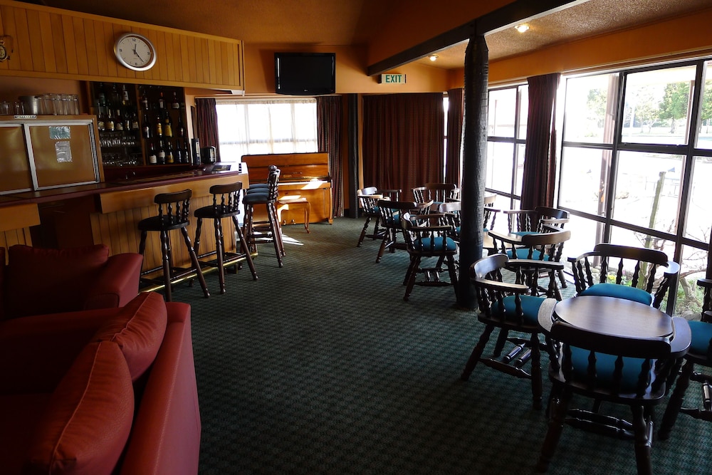 The Village Inn Hotel 27/38