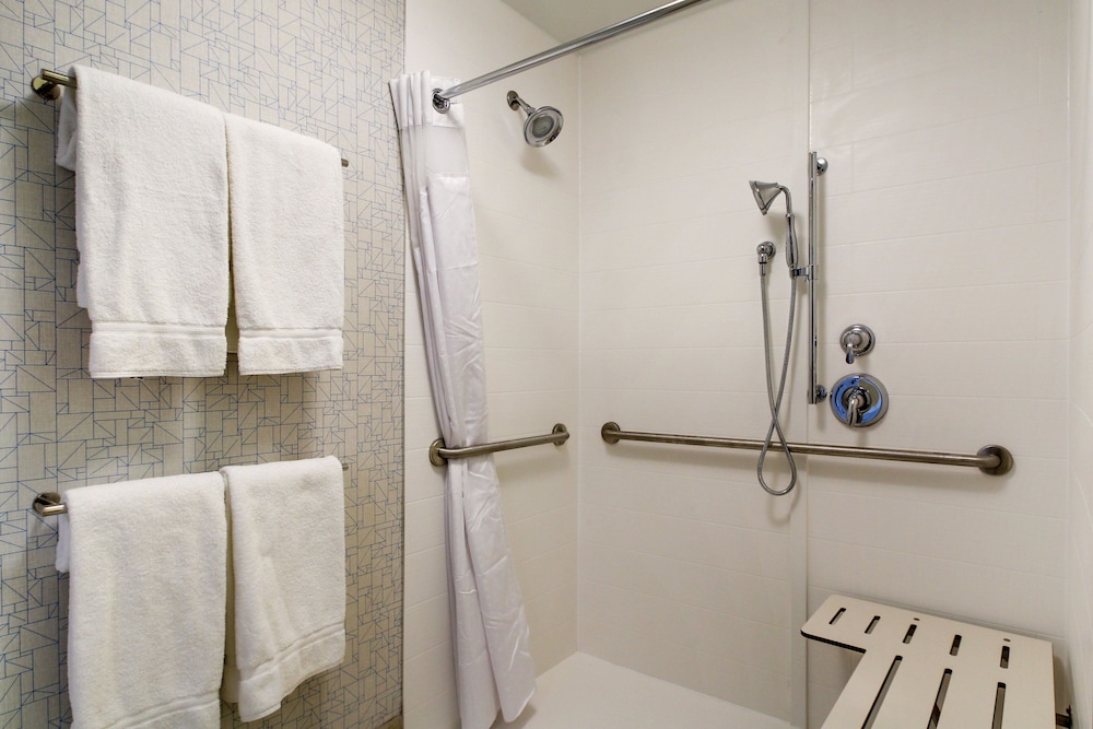 Holiday Inn Express & Suites GALESBURG 28/61