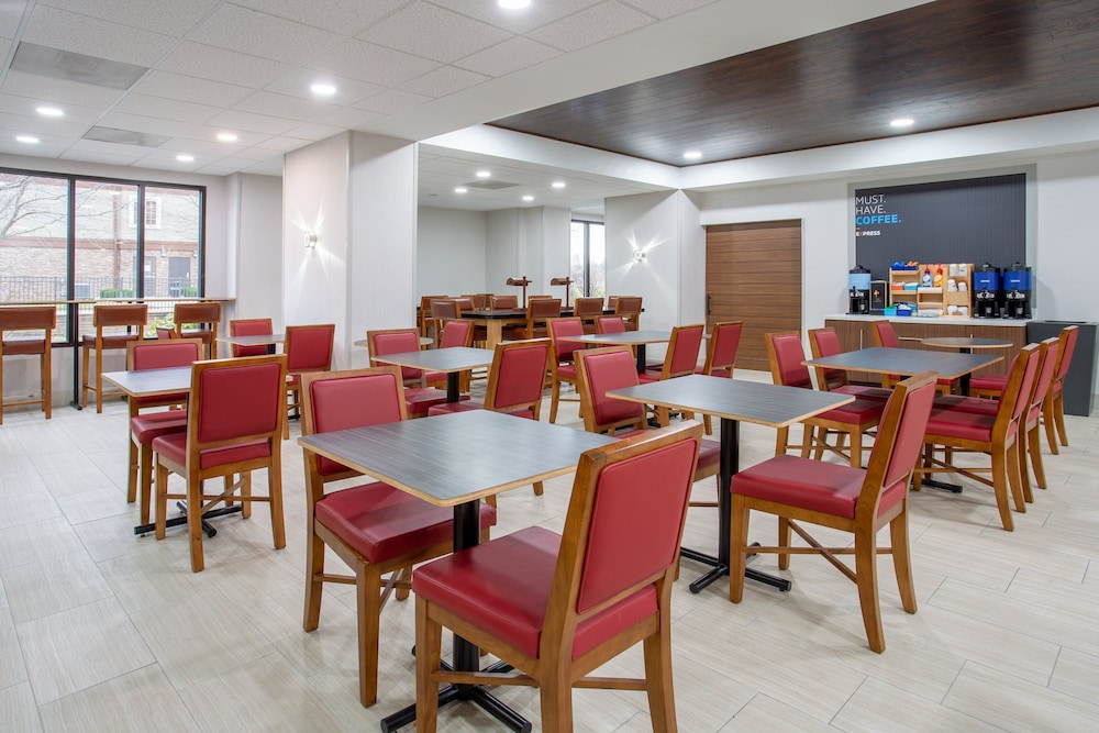 Holiday Inn Express Hotel And Suites Fort Wayne 43/57