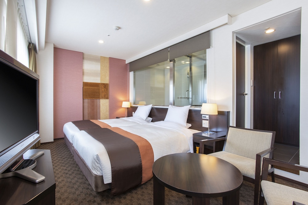 HOLLYWOOD, DELUXE, TWIN BEDS
