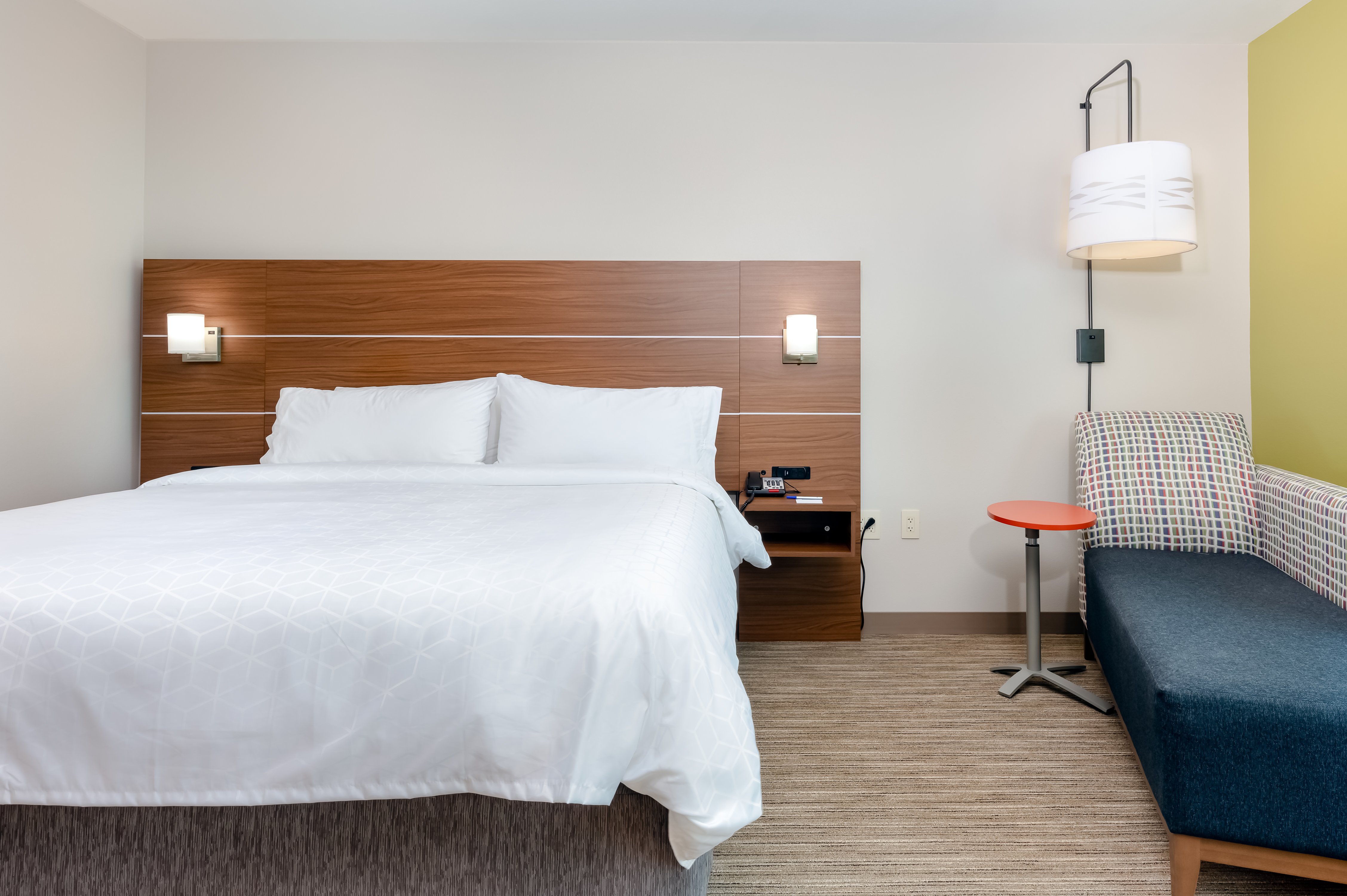 HOLIDAY INN EXPRESS CALHOUN SOUTH 28/82