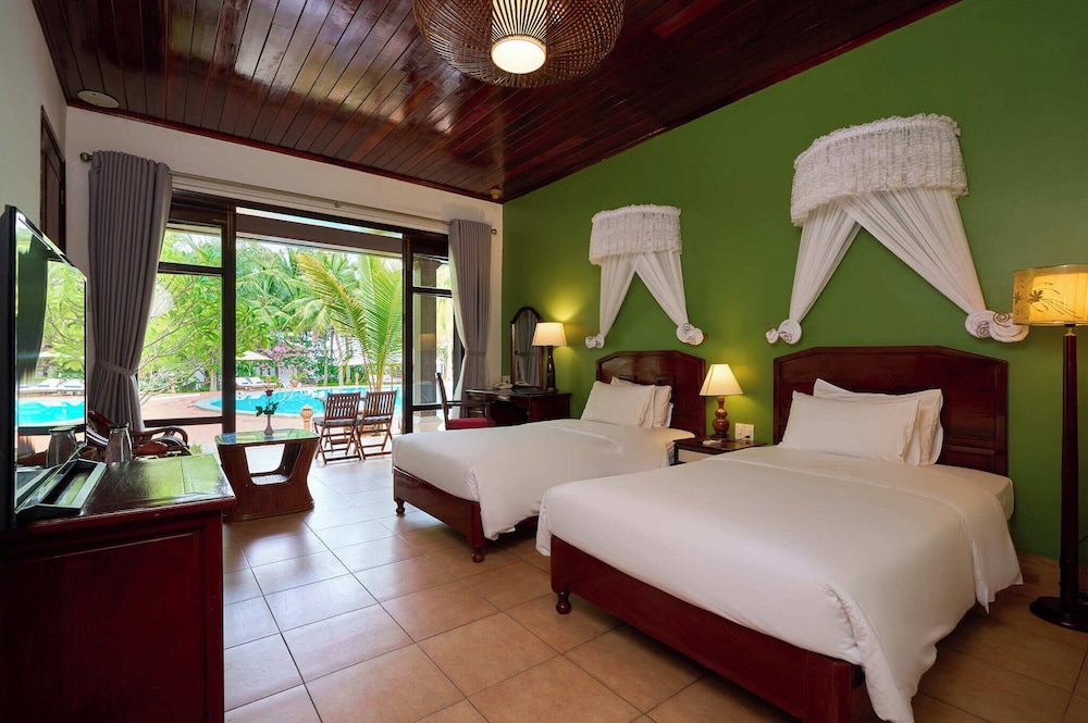 Lang Co Beach Resort 14/50