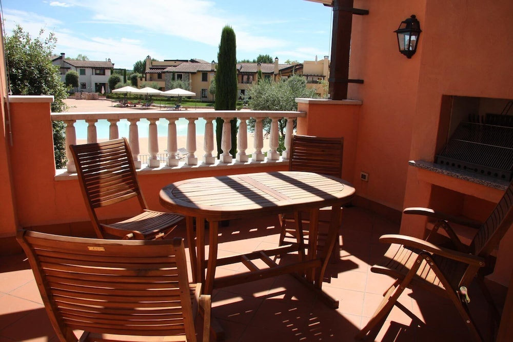 Lugana Village Resort & Sporting Club 49/50