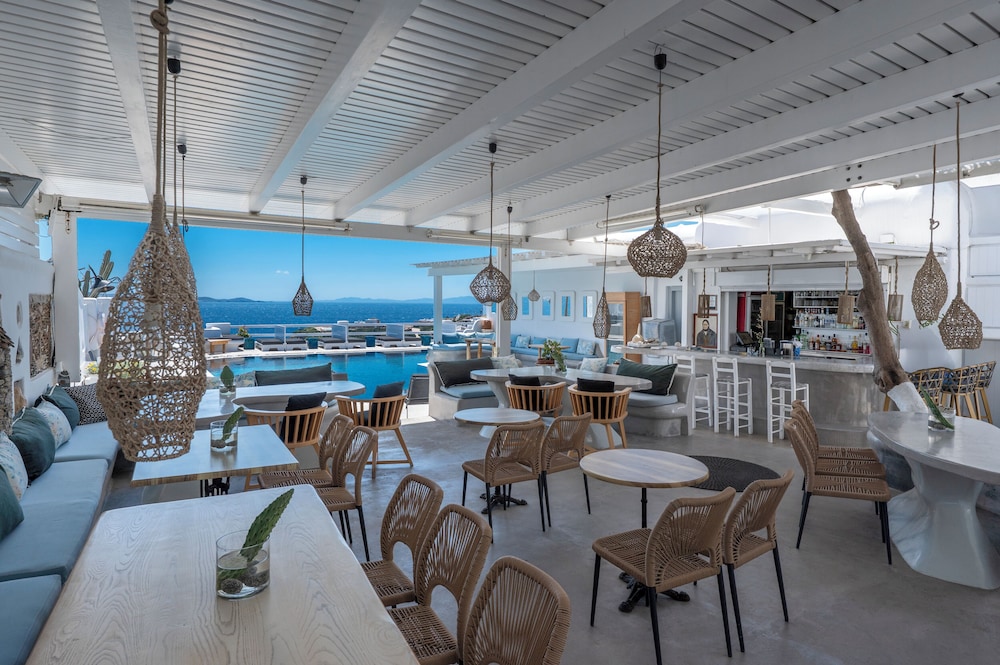 Flaskos Suites 38/50