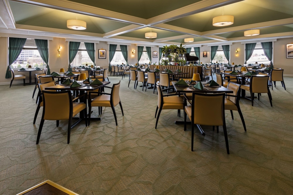 Penn Harris Hotel, Trademark Collection by Wyndham 32/46
