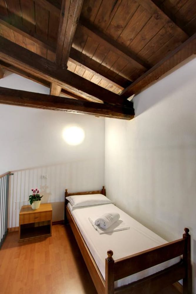 Hostel Marina 11/34