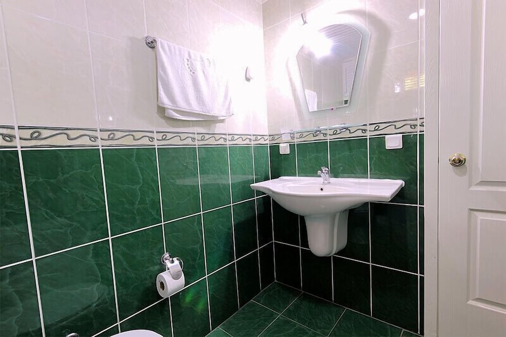 Mandal Inn Hotel 49/50