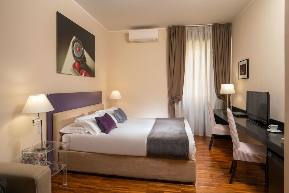ROOM, TRIPLE