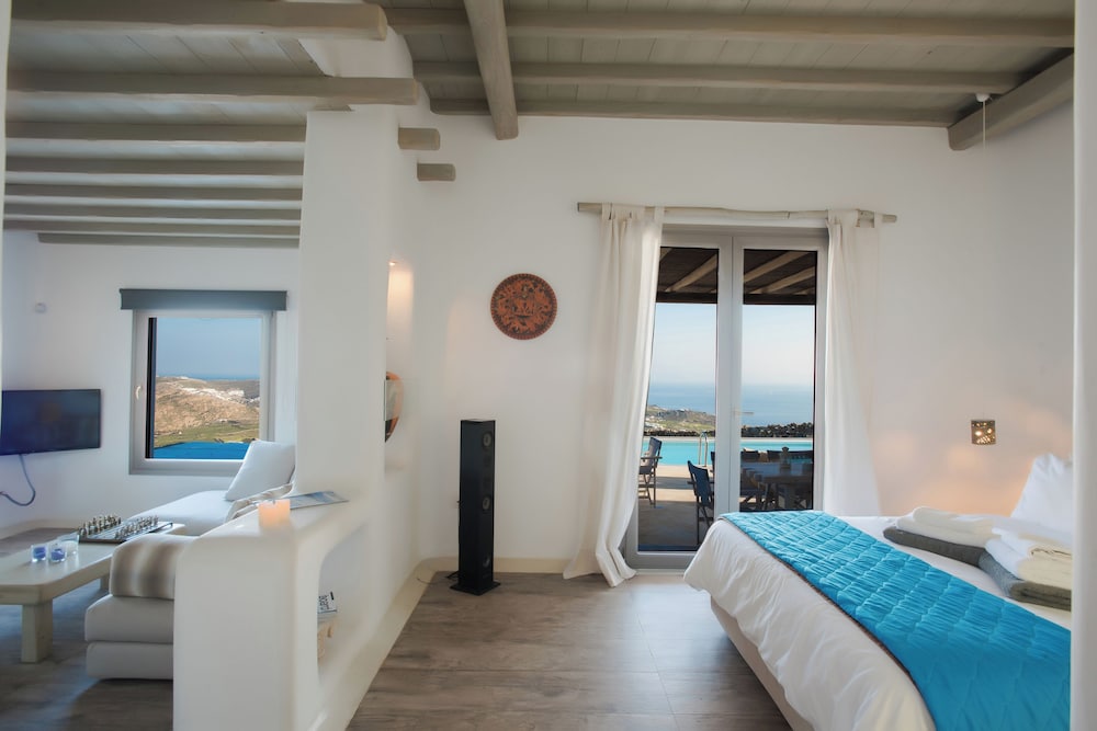 Amallini Suites 10/50