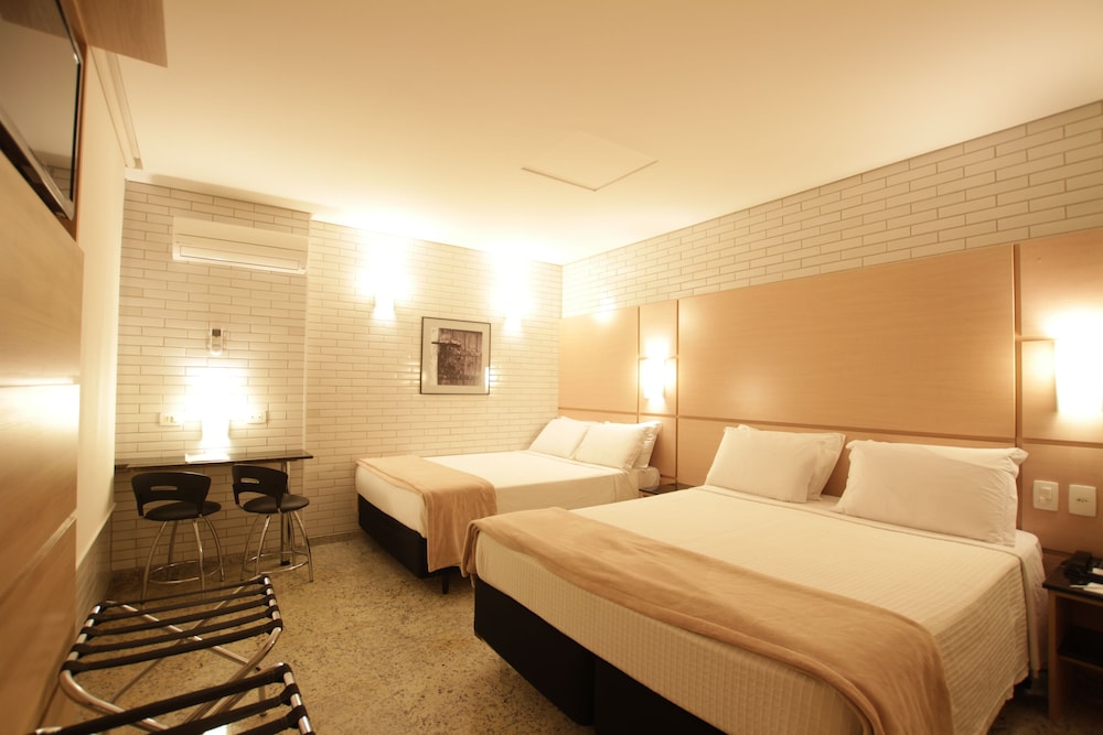 ROOM, QUADRUPLE