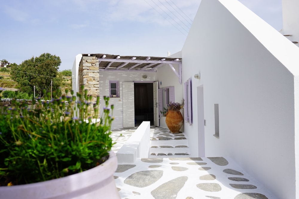 Akrotiri Hotel 4/68