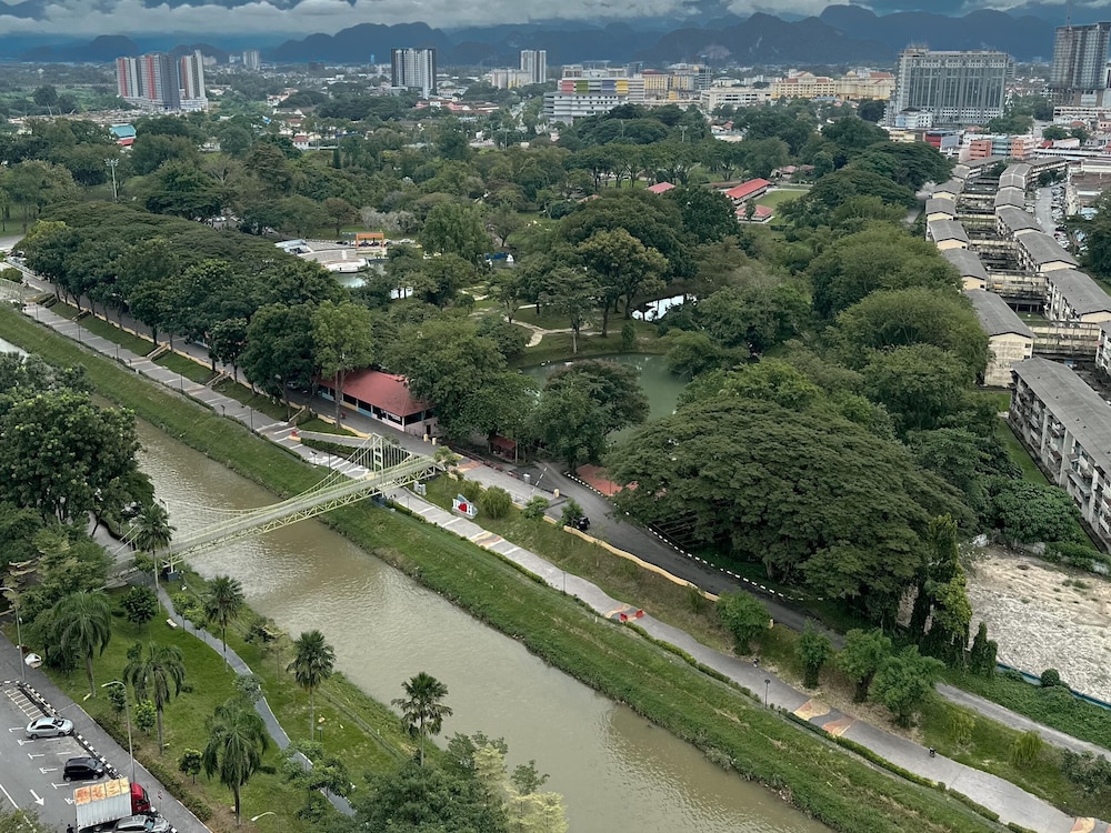Kinta Riverfront Hotel And Suites 52/63