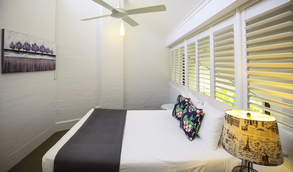Ocean Breeze Resort 18/77