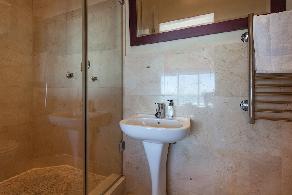 Cape Town Beachfront Apartments At Leisure Bay 50/50