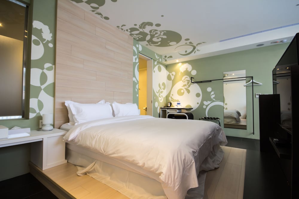 No.9 Hotel 12/76
