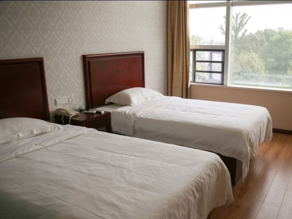 GreenTree Inn ZhenJiang DingMao Industrial Park WoDe Square Express Hotel 12/35